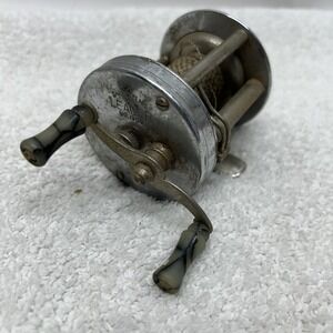 Shakespeare Vintage Leader N0. 1909 Model FD Baitcasting Reel